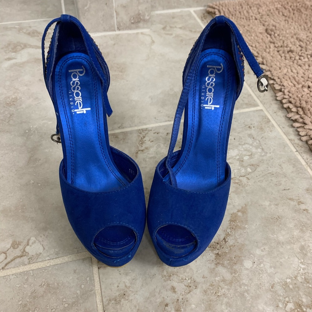 Blue platforms! - Picture 4 of 5